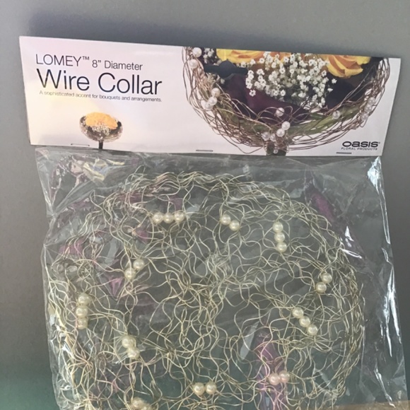Oasis Floral Products / Lomey 8 in Wire Collar Gold Wire with Faux Pearls - Picture 2 of 2